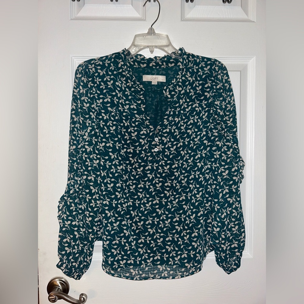 LOFT Women's Green Floral Top Medium Petite - Picture 1 of 3